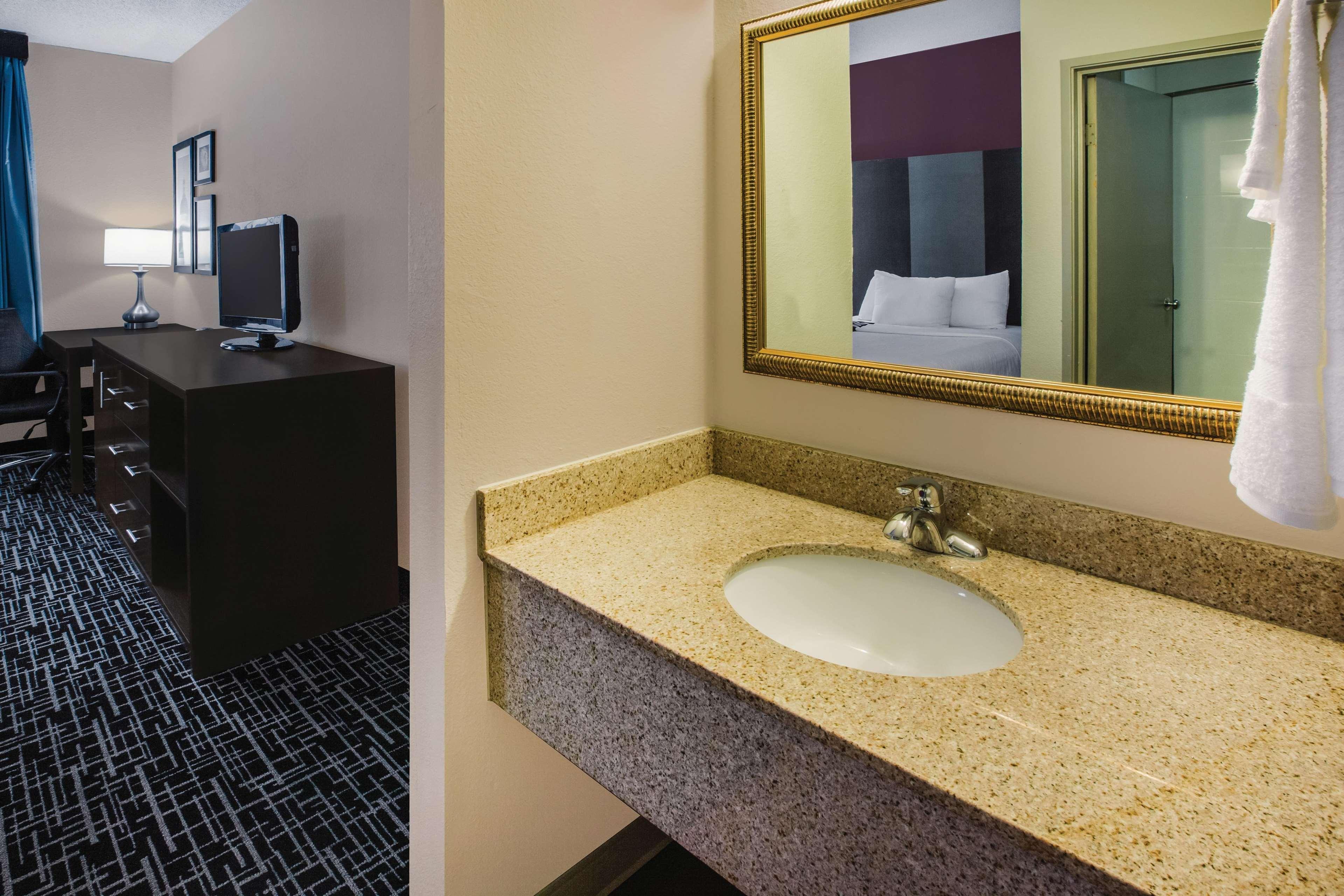 La Quinta Inn By Wyndham Indianapolis North Extérieur photo
