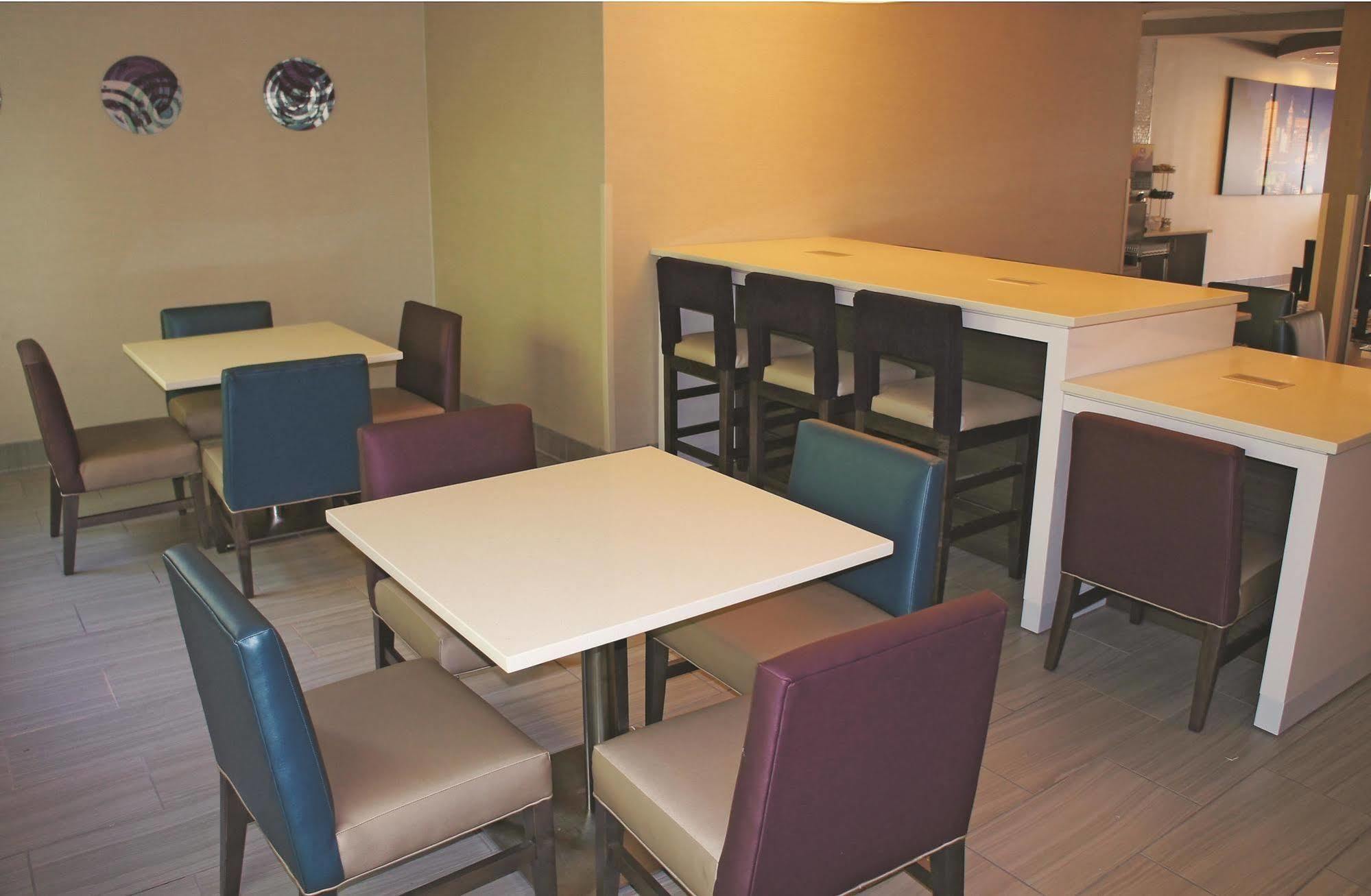 La Quinta Inn By Wyndham Indianapolis North Extérieur photo